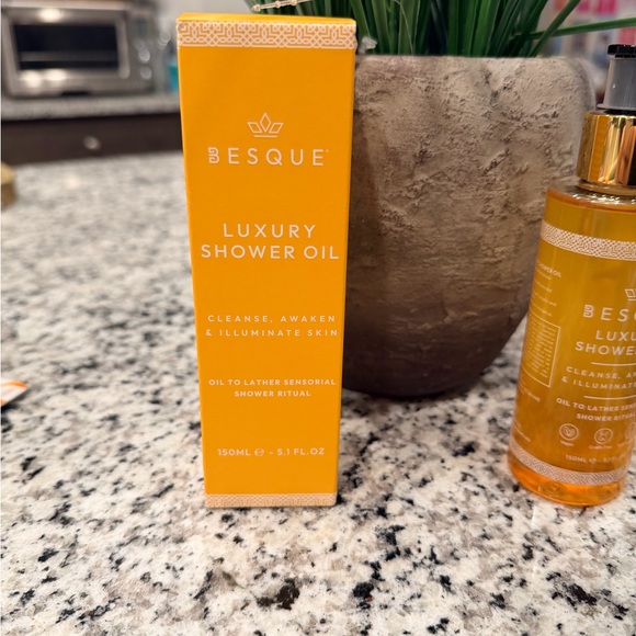 Luxury Shower Oil - Picture 2 of 3